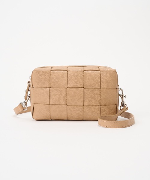 IACUCCI（イアクッチ）の「【予約】ベルタ XS CERVO（ショルダーバッグ・レディース・キャメル/ホワイト/ブラック/イエロー・FREE）」の18枚目の写真