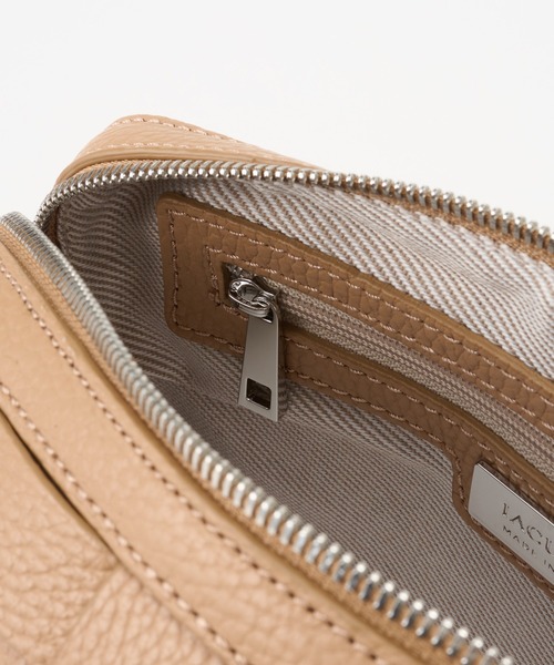 IACUCCI（イアクッチ）の「【予約】ベルタ XS CERVO（ショルダーバッグ・レディース・キャメル/ホワイト/ブラック/イエロー・FREE）」の8枚目の写真