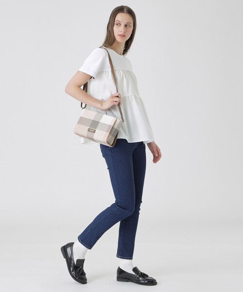 BLUE LABEL CRESTBRIDGE（ブルーレーベルクレストブリッジ）の「クレストブリッジチェックPVCミニショルダー（ショルダーバッグ・レディース・ベージュ系その他/レッド/ピンク系その他3/ブルー・FREE）」の6枚目の写真