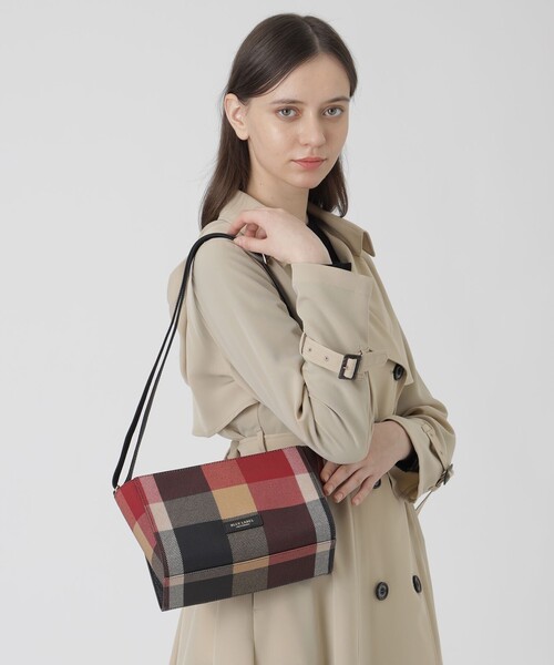 BLUE LABEL CRESTBRIDGE（ブルーレーベルクレストブリッジ）の「クレストブリッジチェックPVCミニショルダー（ショルダーバッグ・レディース・ベージュ系その他/レッド/ピンク系その他3/ブルー・FREE）」の12枚目の写真