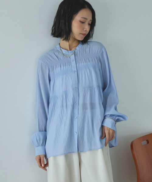 Doux archives（ドゥアルシーヴ）の「シャーリングバンドカラーブラウス（シャツ/ブラウス・レディース・イエロー/オフホワイト/サックスブルー・FREE）」の12枚目の写真