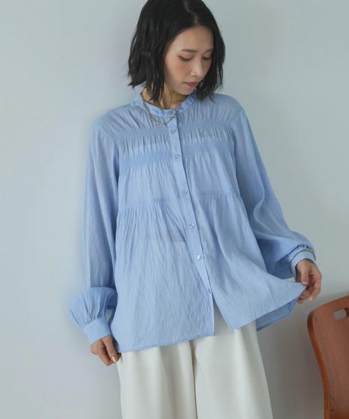 Doux archives（ドゥアルシーヴ）の「シャーリングバンドカラーブラウス（シャツ/ブラウス・レディース・イエロー/オフホワイト/サックスブルー・FREE）」の13枚目の写真