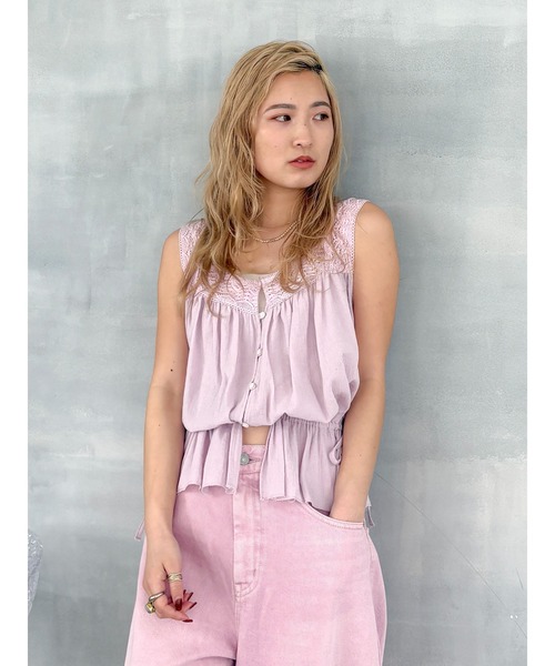 Ungrid（アングリッド）の「レースデザインノースリブラウス（シャツ/ブラウス・レディース・ピンク/ブルー/オフホワイト/ブラック・FREE）」の4枚目の写真