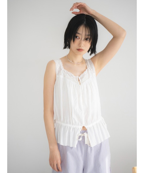 Ungrid(アングリッド)の「レースデザインノースリブラウス(タンクトップ・レディース・ピンク/ブルー/オフホワイト/ブラック/ブラウン・FREE)」の6枚目の写真
