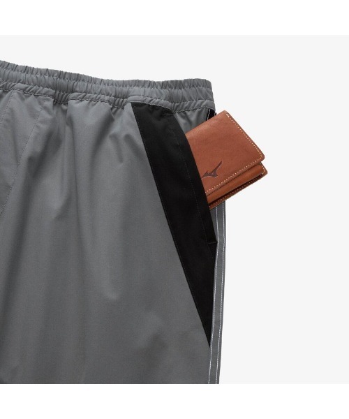 MIZUNO(ミズノ )の「MIZUNO LOOSE-FIT TRACK PANTS(ミズノ ルーズフィットトラックパンツ)(スウェットパンツ・メンズ・チャコールグレー/ブラック・X-LARGE/LARGE/MEDIUM)」の11枚目の写真