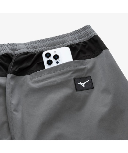 MIZUNO(ミズノ )の「MIZUNO LOOSE-FIT TRACK PANTS(ミズノ ルーズフィットトラックパンツ)(スウェットパンツ・メンズ・チャコールグレー/ブラック・X-LARGE/LARGE/MEDIUM)」の13枚目の写真