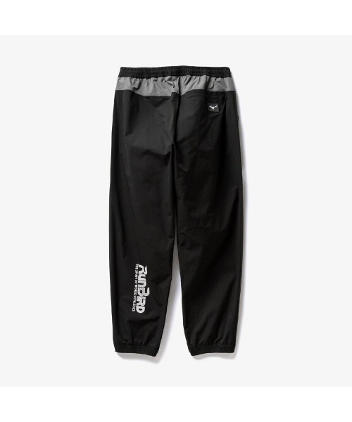 MIZUNO(ミズノ )の「MIZUNO LOOSE-FIT TRACK PANTS(ミズノ ルーズフィットトラックパンツ)(スウェットパンツ・メンズ・チャコールグレー/ブラック・X-LARGE/LARGE/MEDIUM)」の3枚目の写真