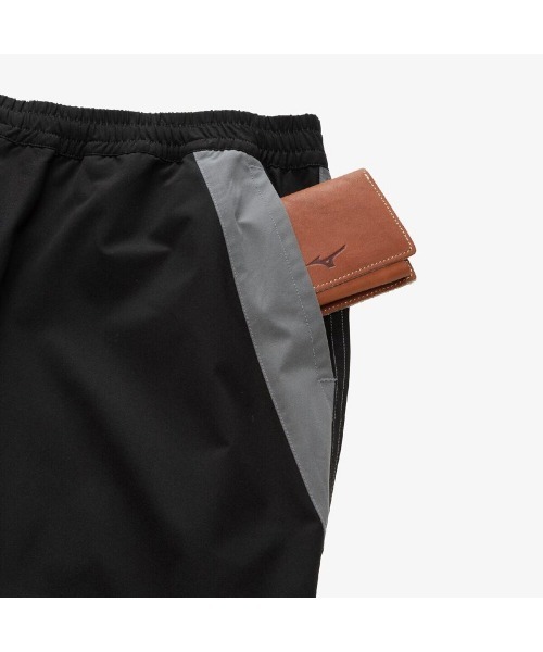 MIZUNO(ミズノ )の「MIZUNO LOOSE-FIT TRACK PANTS(ミズノ ルーズフィットトラックパンツ)(スウェットパンツ・メンズ・チャコールグレー/ブラック・X-LARGE/LARGE/MEDIUM)」の4枚目の写真