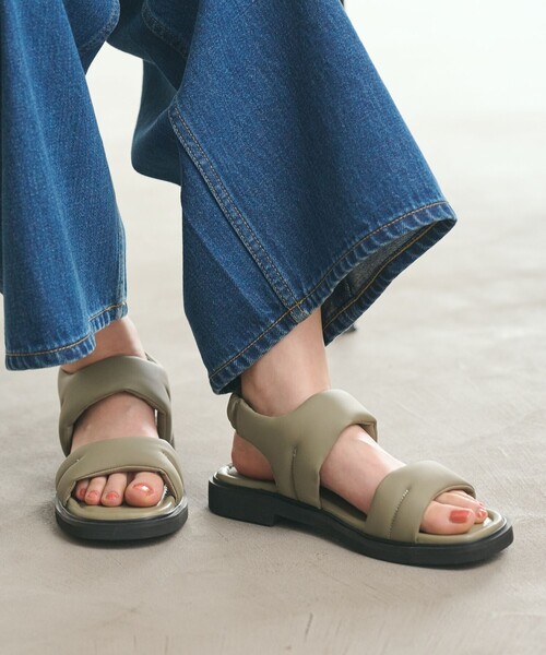 BEAUTY&YOUTH UNITED ARROWS（ビューティーアンドユースユナイテッドアローズ）の「プク ステッチ サンダル（サンダル・レディース・シルバー/オリーブ/ブラック・M/S）」の2枚目の写真