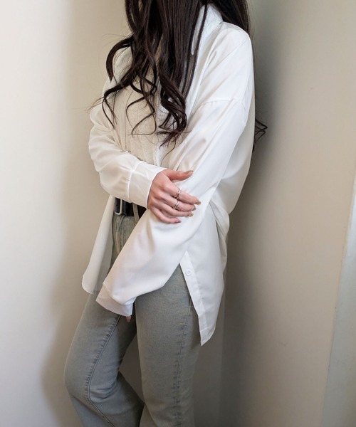 styiro(スタイロ)の「オーバーサイズベーシックシャツ レディース 長袖 羽織り オフィスカジュアル ゆったり 無地シャツ(シャツ/ブラウス・レディース・ホワイト/ブルー・FREE)」の2枚目の写真