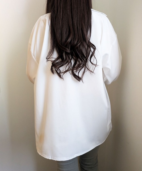 styiro(スタイロ)の「オーバーサイズベーシックシャツ レディース 長袖 羽織り オフィスカジュアル ゆったり 無地シャツ(シャツ/ブラウス・レディース・ホワイト/ブルー・FREE)」の19枚目の写真