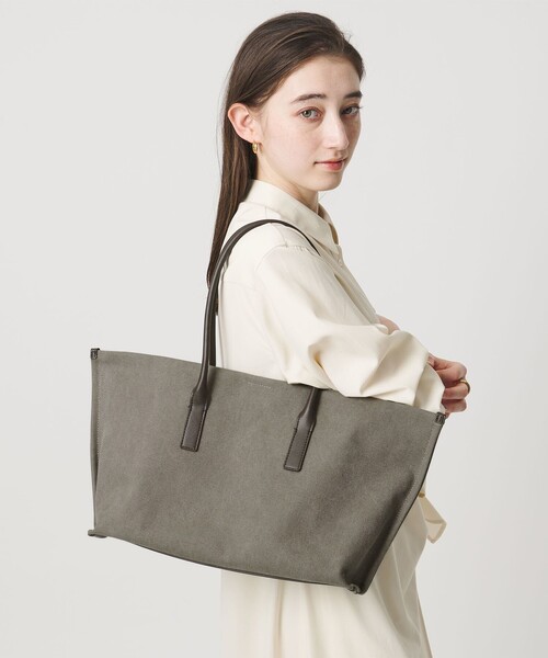 UNITED ARROWS(ユナイテッドアローズ)の「キャンバス ワイド トートバッグ(トートバッグ・レディース・ダークグレー/モカ・FREE)」の3枚目の写真