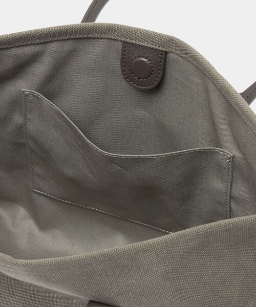 UNITED ARROWS(ユナイテッドアローズ)の「キャンバス ワイド トートバッグ(トートバッグ・レディース・ダークグレー/モカ・FREE)」の13枚目の写真