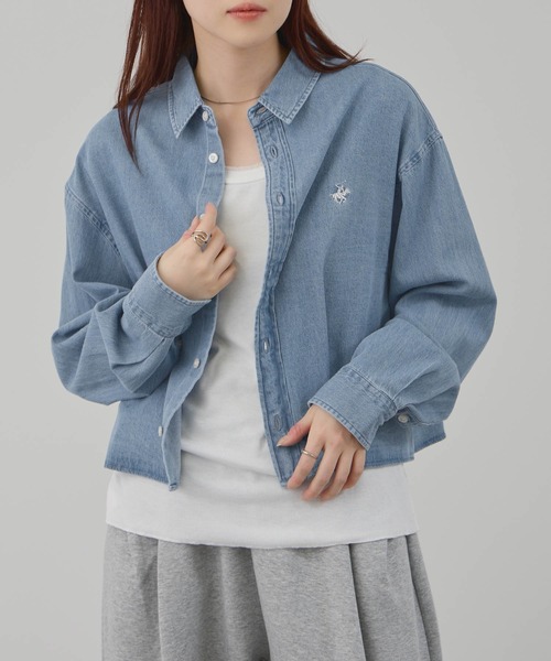 Mac-House(マックハウス)の「BEVERLY HILLS POLO CLUB ワンポイント刺繍 ショート丈 コットン ロングスリーブシャツ(シャツ/ブラウス・レディース・ブルーグリーン/ブルー/ネイビー系/オフホワイト/サックスブルー系/イエロー/オレンジ・S)」の2枚目の写真
