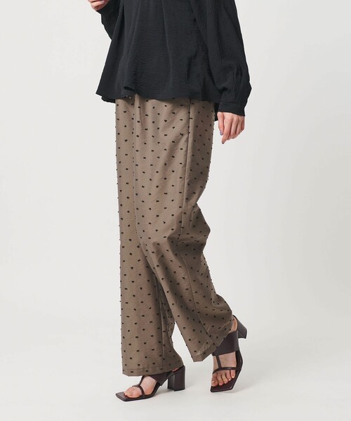 BEAUTY&YOUTH UNITED ARROWS(ビューティーアンドユースユナイテッドアローズ)の「【WEB限定 Wardrobe DAILY MINIMAL】ドビードット イージーパンツ ウォッシャブル(その他パンツ・レディース・モカ/ブラック・S/M)」の11枚目の写真