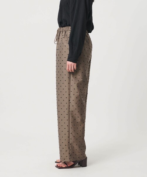 BEAUTY&YOUTH UNITED ARROWS(ビューティーアンドユースユナイテッドアローズ)の「【WEB限定 Wardrobe DAILY MINIMAL】ドビードット イージーパンツ ウォッシャブル(その他パンツ・レディース・モカ/ブラック・S/M)」の17枚目の写真