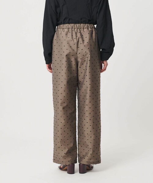 BEAUTY&YOUTH UNITED ARROWS(ビューティーアンドユースユナイテッドアローズ)の「【WEB限定 Wardrobe DAILY MINIMAL】ドビードット イージーパンツ ウォッシャブル(その他パンツ・レディース・モカ/ブラック・S/M)」の18枚目の写真