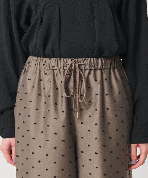 BEAUTY&YOUTH UNITED ARROWS(ビューティーアンドユースユナイテッドアローズ)の「【WEB限定 Wardrobe DAILY MINIMAL】ドビードット イージーパンツ ウォッシャブル(その他パンツ・レディース・モカ/ブラック・S/M)」の19枚目の写真
