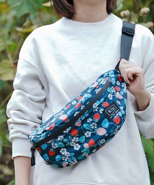 KiU(キウ)の「【KiU and BleuBleuet】KiUウォータープルーフボディバッグ(ボディバッグ/ウエストポーチ・レディース・ブルー/ブラック系その他/ブラック/ネイビー/ブルー系その他/ネイビー系・FREE)」の3枚目の写真