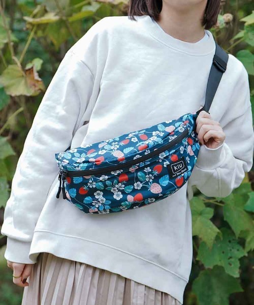 KiU(キウ)の「【KiU and BleuBleuet】KiUウォータープルーフボディバッグ(ボディバッグ/ウエストポーチ・レディース・ブルー/ブラック系その他/ブラック/ネイビー/ブルー系その他/ネイビー系・FREE)」の9枚目の写真