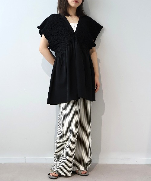 leswel(レスウェル)の「【M/L】Vネックシャーリングチュニック(シャツ/ブラウス・レディース・ベージュ/ブラック・M/L)」の4枚目の写真