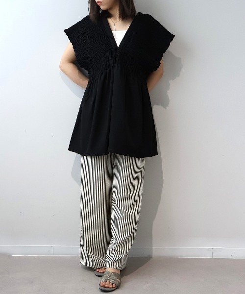 leswel(レスウェル)の「【M/L】Vネックシャーリングチュニック(シャツ/ブラウス・レディース・ベージュ/ブラック・M/L)」の5枚目の写真