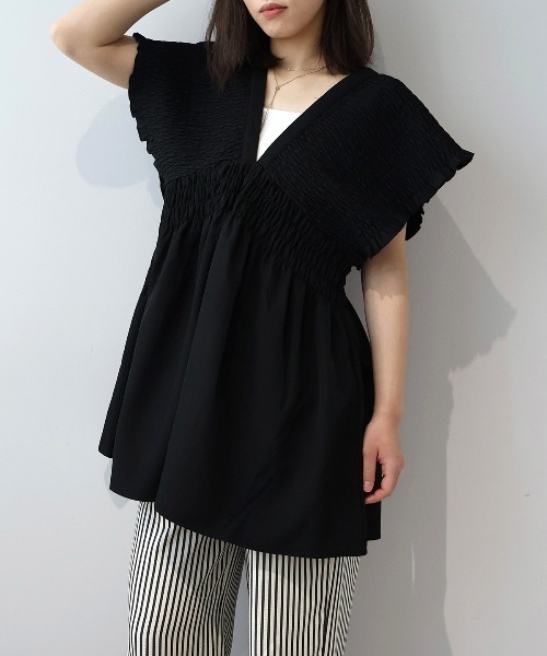 leswel(レスウェル)の「【M/L】Vネックシャーリングチュニック(シャツ/ブラウス・レディース・ベージュ/ブラック・M/L)」の7枚目の写真
