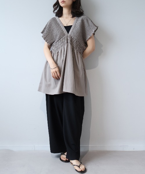 leswel(レスウェル)の「【M/L】Vネックシャーリングチュニック(シャツ/ブラウス・レディース・ベージュ/ブラック・M/L)」の9枚目の写真