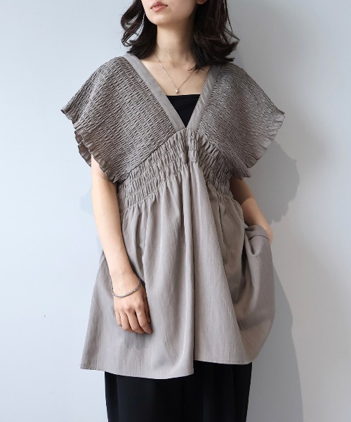 leswel(レスウェル)の「【M/L】Vネックシャーリングチュニック(シャツ/ブラウス・レディース・ベージュ/ブラック・M/L)」の10枚目の写真