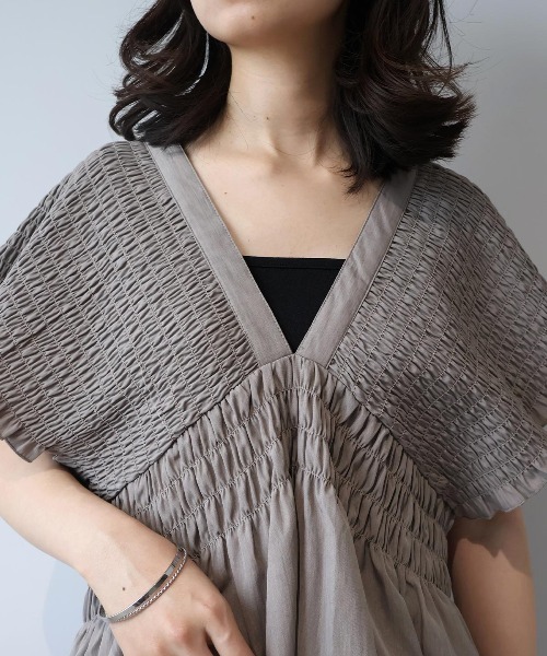 leswel(レスウェル)の「【M/L】Vネックシャーリングチュニック(シャツ/ブラウス・レディース・ベージュ/ブラック・M/L)」の14枚目の写真