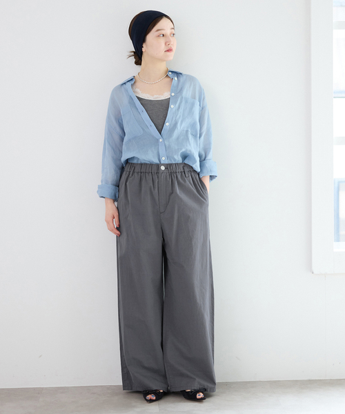 IENA(イエナ)の「《洗濯機洗い可》コットンサテンイージーワイドパンツ(その他パンツ・レディース・ベージュ系その他/チャコールグレー・38/36/34)」の4枚目の写真