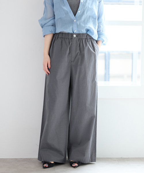 IENA(イエナ)の「《洗濯機洗い可》コットンサテンイージーワイドパンツ(その他パンツ・レディース・ベージュ系その他/チャコールグレー・38/36/34)」の20枚目の写真