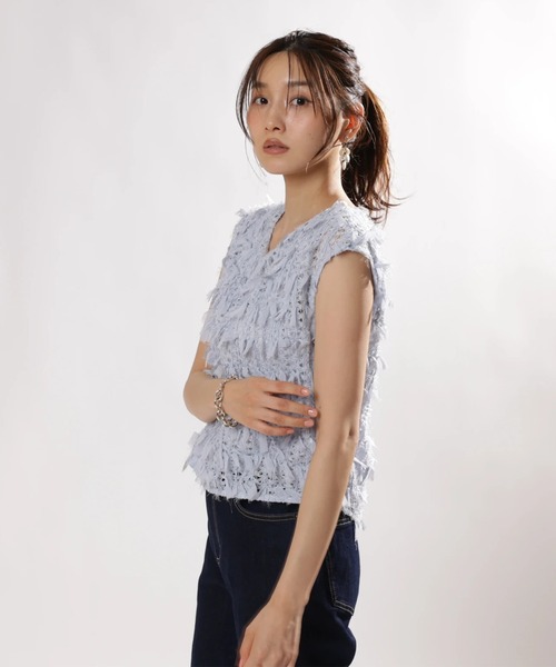 JUSGLITTY(ジャスグリッティー)の「ふさふさクロップドブラウス(シャツ/ブラウス・レディース・ブラック/ライトブルー/オレンジ系その他/オフホワイト・2/1)」の19枚目の写真