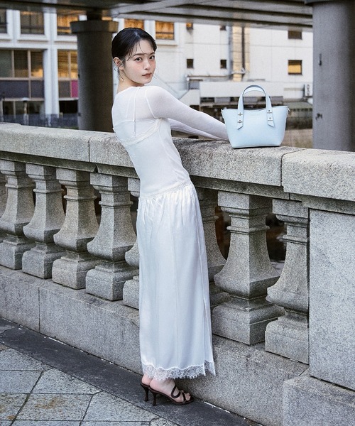 CHARLES & KEITH(チャールズ & キース)の「Arden アーデン サテン ウェイビーヒールミュール(サンダル・レディース・ブラック系その他2/ブラウン系その他7・23cm/23.5cm/24.5cm/25cm/25.5cm/22.5cm)」の4枚目の写真