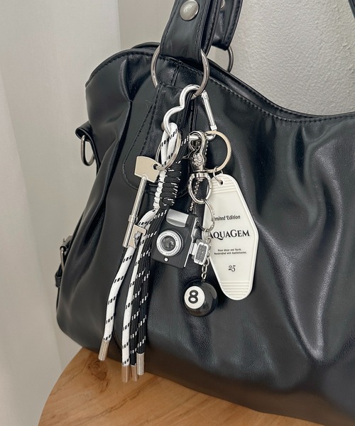 apres jour mignon（アプレジュールミニョン）の「【apresjour mignon×ARIAZ】ジャラジャラチャーム（チャーム・レディース・レッド/ブラック・ONESIZE）」の5枚目の写真