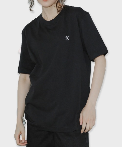 Calvin Klein(カルバン・クライン)の「Calvin Klein/ SS EASY MONOGRAM TEE / 4RC275G 秋服 冬服(Tシャツ/カットソー・メンズ・ブラック/ホワイト・M/S/XL/L)」の2枚目の写真