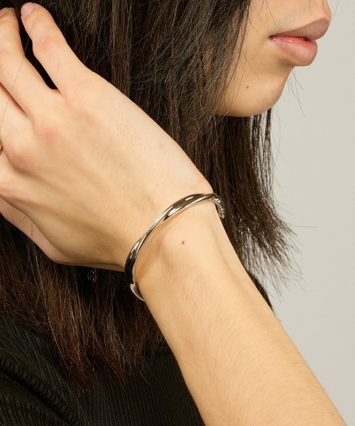 NO ID.(ノーアイディ)の「ab1831-ヘリックスバングル(858170-477A)(バングル/リストバンド・メンズ・シルバー・ONE SIZE)」の7枚目の写真