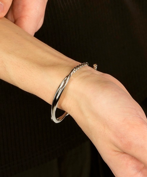 NO ID.(ノーアイディ)の「ab1831-ヘリックスバングル(858170-477A)(バングル/リストバンド・メンズ・シルバー・ONE SIZE)」の8枚目の写真
