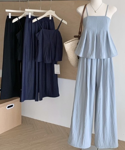 witch（ウイッチ）の「ペプラムキャミソールワイドパンツ2点セットアップ（サロペット/オーバーオール・レディース・ブラック/ブルー/ベージュ/ダークネイビー・FREE）」の17枚目の写真