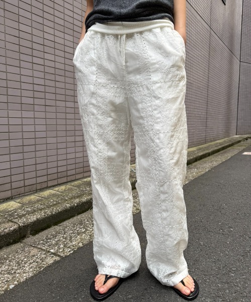 AIC.(エーアイシー)の「エンブロイダリーイージーパンツ(その他パンツ・レディース・ブラック/ブラウン/オフホワイト・FREE)」の4枚目の写真