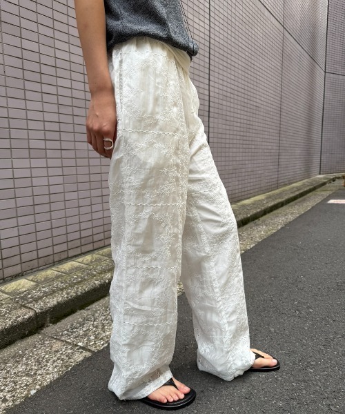 AIC.(エーアイシー)の「エンブロイダリーイージーパンツ(その他パンツ・レディース・ブラック/ブラウン/オフホワイト・FREE)」の5枚目の写真