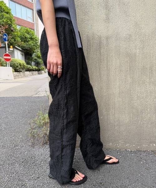 AIC.(エーアイシー)の「エンブロイダリーイージーパンツ(その他パンツ・レディース・ブラック/ブラウン/オフホワイト・FREE)」の21枚目の写真