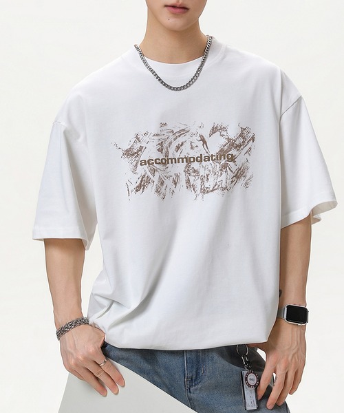 TOBEE(トゥビー)の「【TOBEE】オーバーサイズ ロゴプリント 半袖Tシャツ(Tシャツ/カットソー・メンズ・ブラック/ブラック系その他/ブラウン/ワインレッド/ホワイト/ホワイト系その他・X-LARGE/LARGE/MEDIUM)」の1枚目の写真