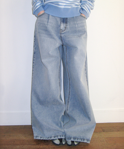 AMESWORLDWIDE(アメスワールドワイド)の「FLARED DENIM PANTS LIGHT BLUE(デニムパンツ・レディース・その他・SMALL/MEDIUM/LARGE)」の2枚目の写真