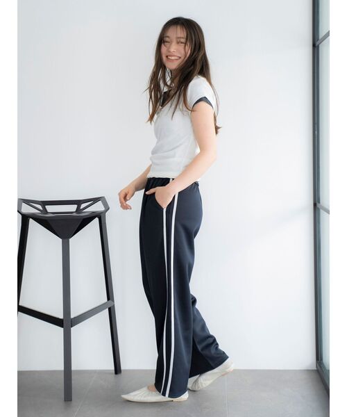 Ungrid(アングリッド)の「ストレートラインパンツ(その他パンツ・レディース・ブラウン/ネイビー・FREE)」の10枚目の写真