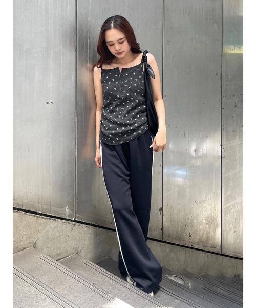 Ungrid(アングリッド)の「ストレートラインパンツ(その他パンツ・レディース・ブラウン/ネイビー・FREE)」の6枚目の写真