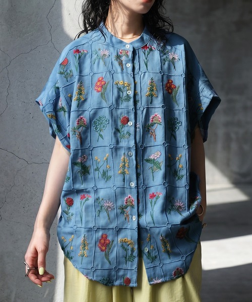 antiqua(アンティカ)の「バンドカラー 花柄 刺繍 シャツ(シャツ/ブラウス・レディース・ホワイト/ブルー/ブラック・ONESIZE)」の3枚目の写真