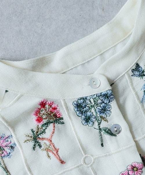 antiqua(アンティカ)の「バンドカラー 花柄 刺繍 シャツ(シャツ/ブラウス・レディース・ホワイト/ブルー/ブラック・ONESIZE)」の15枚目の写真