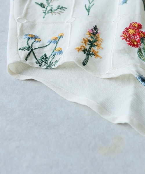 antiqua(アンティカ)の「バンドカラー 花柄 刺繍 シャツ(シャツ/ブラウス・レディース・ホワイト/ブルー/ブラック・ONESIZE)」の13枚目の写真