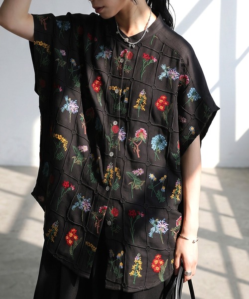 antiqua(アンティカ)の「バンドカラー 花柄 刺繍 シャツ(シャツ/ブラウス・レディース・ホワイト/ブルー/ブラック・ONESIZE)」の6枚目の写真